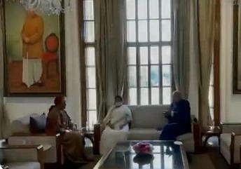 பேரவையில் அமளி: ஆளுநரைச் சந்தித்தார் மேற்கு வங்க முதல்வர் மம்தா