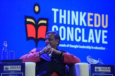 'பெற்றோர்கள் தங்களின் கனவுகளை பிள்ளைகள் மீது திணிக்கக்கூடாது' - சசிதரூர்