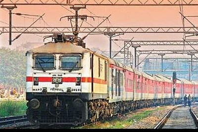 வேலைவாய்ப்பின்மை: ரயில் முன்பு பாய்ந்த தந்தை; மகன் பலி