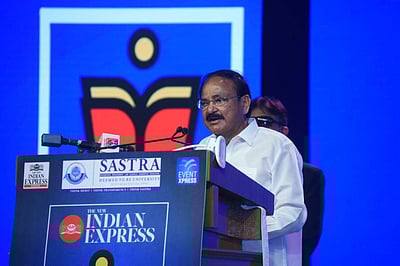 'மொழித் திணிப்பும் இல்லை, எதிர்ப்பும் இல்லை' - வெங்கைய நாயுடு பேச்சு