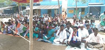 திமுகவிற்கு எதிராக காங்கிரஸ் கட்சியினர் உண்ணாவிரதம்