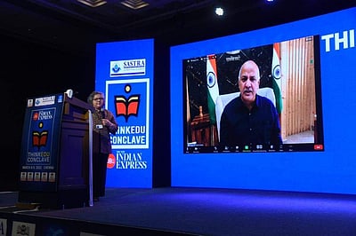 கல்வித் துறைக்கு முன்னுரிமை தேவை: மணீஷ் சிசோடியா