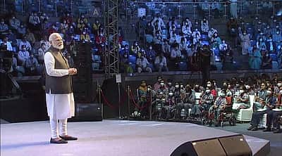 விழாக்கள் போல தேர்வைக் கொண்டாடுங்கள்: மாணவா்களுக்கு மோடி அறிவுரை