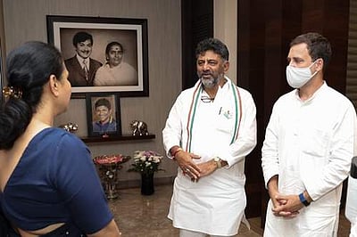 மறைந்த நடிகர் புனித் ராஜ்குமாரின் குடும்பத்தினருடன் ராகுல் காந்தி சந்திப்பு