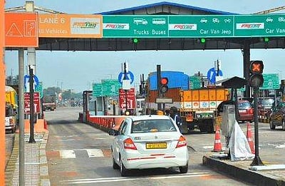 மதுரை - தூத்துக்குடி நெடுஞ்சாலை சுங்கச் சாவடிகளில் கட்டணம் வசூலிக்க இடைக்கால தடை!  