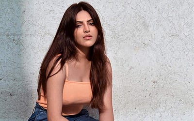 அல்ட்ரா மாடர்ன் லுக்கில் அதுல்யா - புகைப்படங்கள்