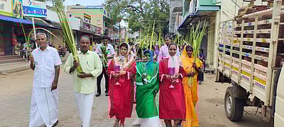 திருவாடனை பகுதி கிறிஸ்துவ தேவாலயங்களில் குருத்தோலை ஞாயிறு பவணி