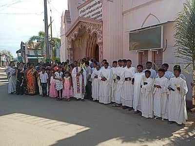 சாத்தான்குளத்தில் குருத்தோலை ஞாயிறு பவனி