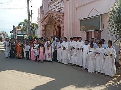 சாத்தான்குளத்தில் குருத்தோலை ஞாயிறு பவனி