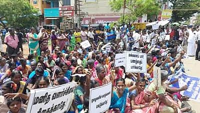 ஆலங்குளம் அருகே கல்குவாரி அமைக்க எதிர்ப்பு:  மாணவர்கள் உள்பட 500-க்கும் மேற்பட்டோர் ஆர்ப்பாட்டம்
