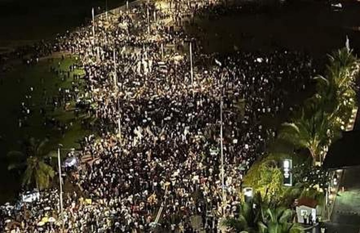 இலங்கையில் வெடித்துள்ள மக்கள் புரட்சி