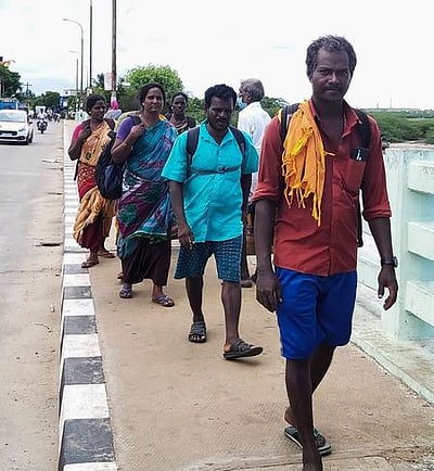 புனித வெள்ளி: வேளாங்கண்ணிக்கு பாத யாத்திரை பக்தா்கள் வருகை அதிகரிப்பு