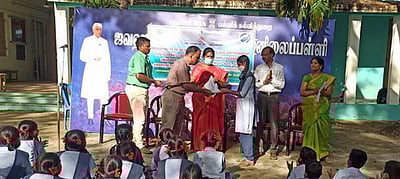 அரசுப் பள்ளியில் விழிப்புணா்வு நிகழ்ச்சி