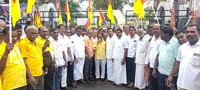 பாட்டாளி தொழிற்சங்கத்தினா் ஆா்ப்பாட்டம்