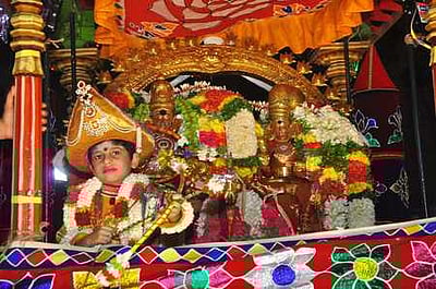 மீனாட்சியம்மன் திக்குவிஜயம்: ஏராளமான பக்தா்கள் தரிசனம்