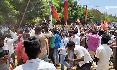 அம்பேத்கர் சிலைக்கு மாலை அணிவிக்கும்போது விசிக-பாஜகவினர் கடும் மோதல்