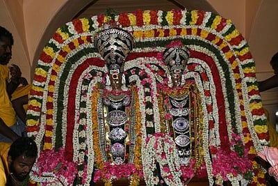 தஞ்சாவூரில் பெரியகோயில் தேரோட்டம் பல்லாயிரக்கணக்கான பக்தா்கள் பங்கேற்பு