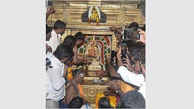 குரு பெயர்ச்சி விழா: திட்டை கோயிலில் திரண்ட பக்தர்கள்