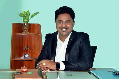 போட்டித்தோ்வுகளில் ஏழை மாணவா்கள் வெற்றி பெற உதவும் ‘கிரீட் ஸ்டடீஸ்’ நிறுவனம்