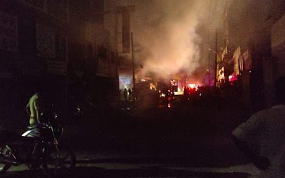 ஆற்காடு தனியார் துணிக் கடையில் தீ விபத்து