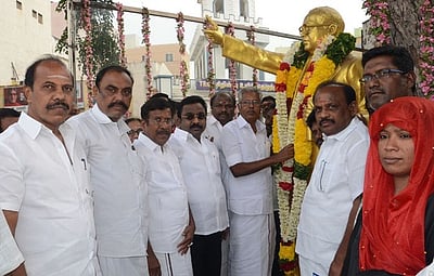 அம்பேத்கா் பிறந்தநாள் விழா: அரசியல் கட்சியினா், அமைப்புகள் மரியாதை