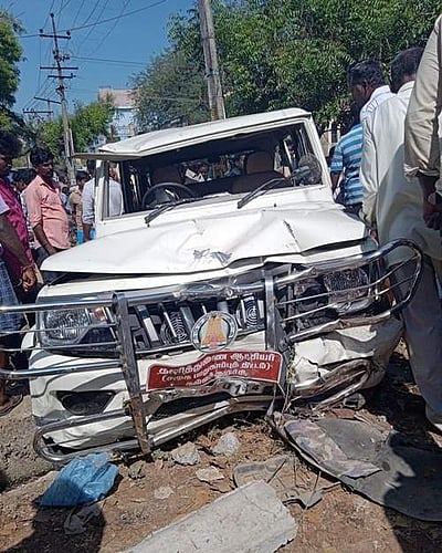 சாலை விபத்தில் துணை ஆட்சியர் பலி: கள்ளக்குறிச்சி அருகே விபத்து