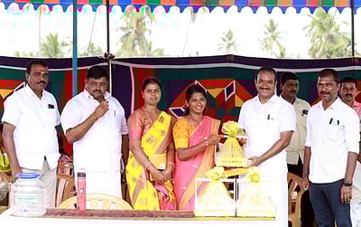 காடையூரில் கேரட் சீட் பள்ளி அலுவலகம் திறப்பு