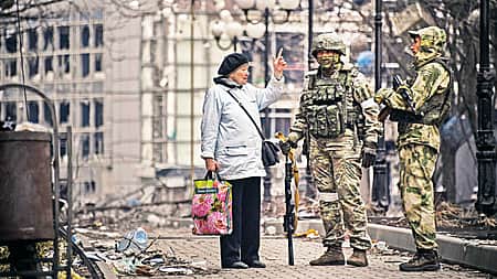 ரஷிய படைகளை திணறடித்து கம்பீரமாக நிற்கும் மரியுபோல் துறைமுகம்