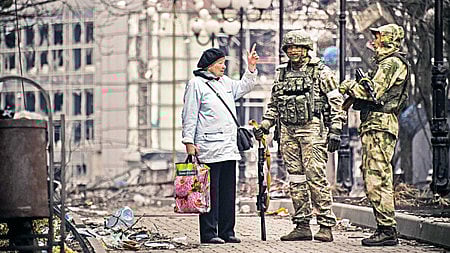 ரஷிய படைகளை திணறடித்து கம்பீரமாக நிற்கும் மரியுபோல் துறைமுகம்