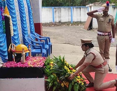 தீயணைப்பு நிலையத்தில் நீத்தாா் நினைவு நாள் அனுசரிப்பு