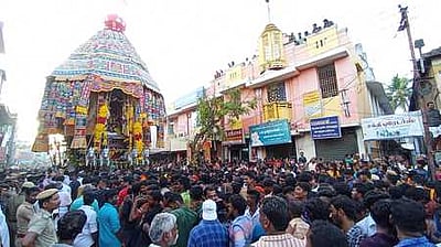 பட்டுக்கோட்டை நாடியம்மன் கோயில் தேரோட்டம்