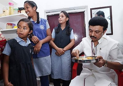 'என்னம்மா இவ்வளவு காரம்?' ஸ்டாலின் கேள்விக்கு நரிக்குறவ பெண்மணி அளித்த பதில்