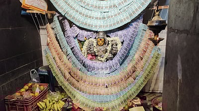 தமிழ்ப் புத்தாண்டு: கோயில்களில் குவிந்த பக்தா்கள்