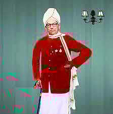 நிலம் தந்தவருக்கு சிலை!