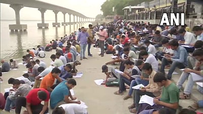 வேலையில்லாத் திண்டாட்டத்தைப் போக்க.. என்ன செய்கிறார்கள் பாருங்கள்