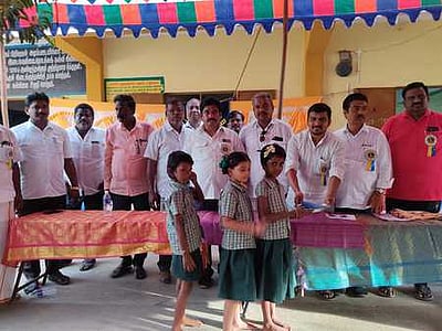 விளையாட்டுப்  போட்டிகளில் வென்ற மாணவா்களுக்கு பரிசுகள்