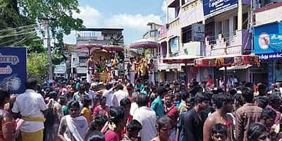ஸ்ரீவில்லிபுத்தூரில் அழகர் ஆற்றில் இறங்கினார்: பல்லாயிரக்கணக்கான பக்தர்கள் தரிசனம்