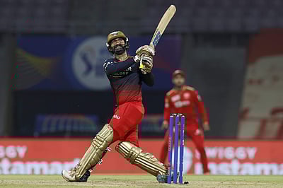 'எனக்குப் பெரிய இலக்கு உள்ளது': விளாசலுக்குப் பின் உள்ள கார்த்திக்கின் கதை