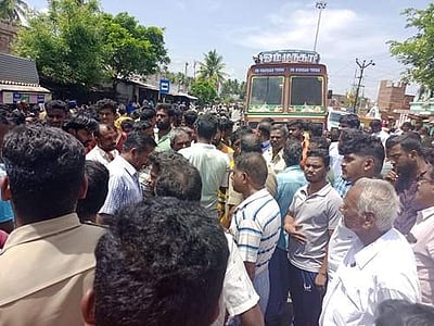 உத்தமபாளையம் அருகே போலீஸ் ஜீப் மோதி நர்சிங் மாணவி பலி: உறவினர்கள் சாலை மறியல்