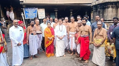 சிதம்பரம் நடராஜர் கோயிலில் ஆளுநர் ஆர்.என்.ரவி சாமி தரிசனம்