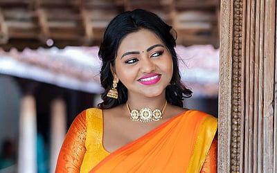 சேலையில் கலக்கும் ஷாலு ஷம்மு - புகைப்படங்கள்