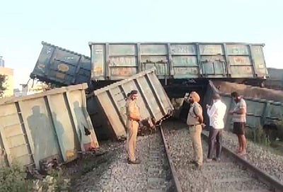 பஞ்சாபில் சரக்கு ரயில் தடம் புரண்டு விபத்து