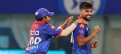 தில்லி அணியில் ஐந்து பேருக்கு கரோனா: ஐபிஎல் ஆட்டம் பற்றி பிசிசிஐ வெளியிட்ட புதிய அறிவிப்பு