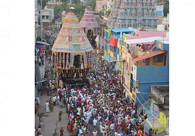 திருச்சி திருவானைக்கா கோயில் பங்குனித் தேரோட்டம்