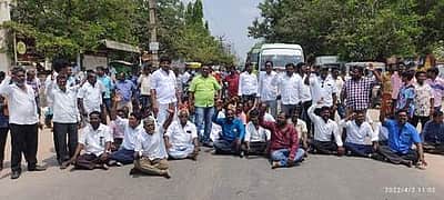 அரக்கோணத்தில் காவல்துறையை கண்டித்து சாலை மறியல் போராட்டம்