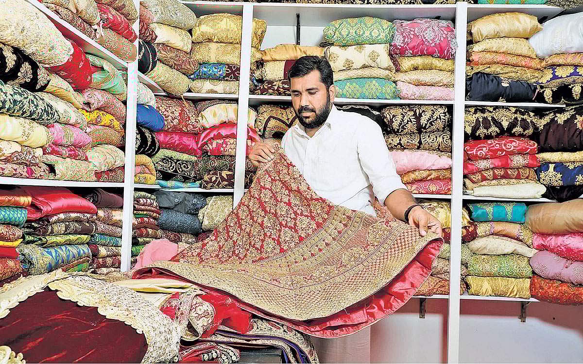 இந்தியாவின் முதல் உடை வங்கி!