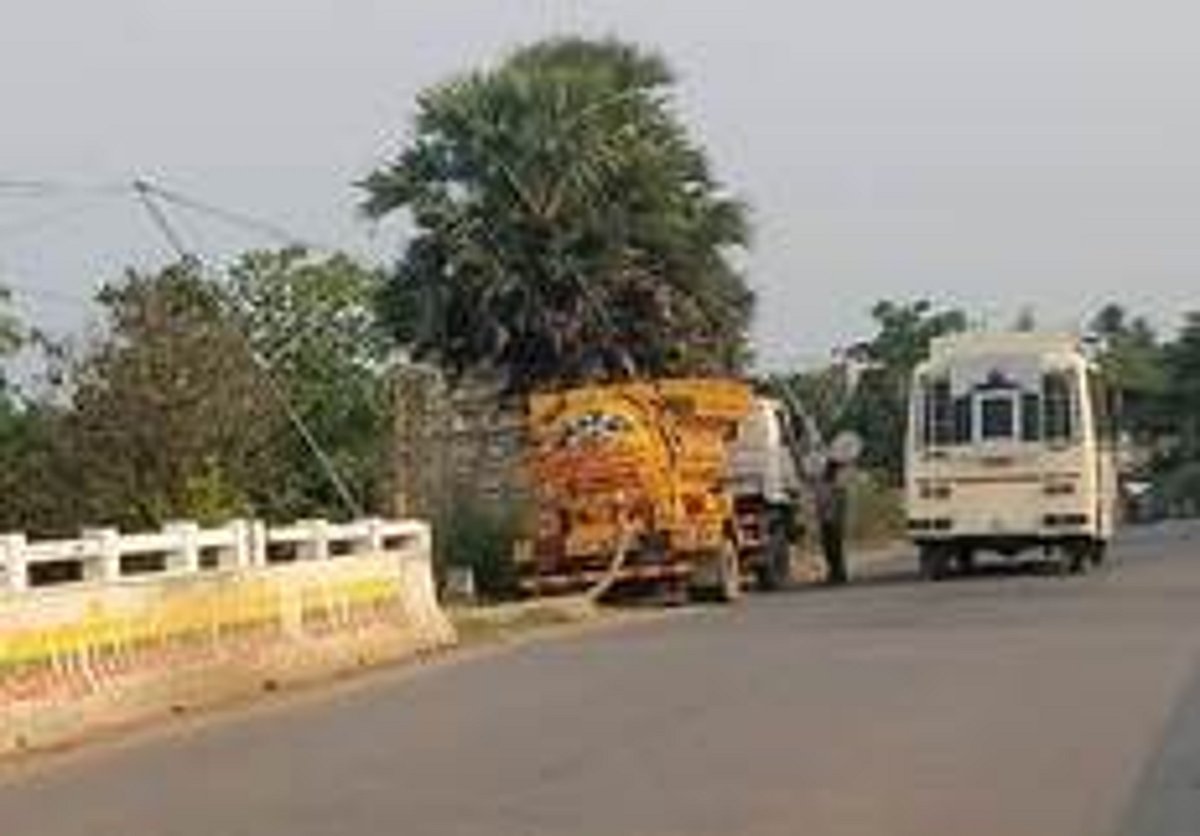 கெடிலம் ஆற்றில் கொட்டப்படும் மனிதக் கழிவுகள்!