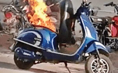 நிஜாமாபாத்: எலக்ட்ரிக் ஸ்கூட்டரின் பேட்டரி வெடித்து முதியவர் பலி