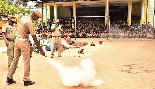 தீ தடுப்பு விதிகளைப் பின்பற்றுவோம்!