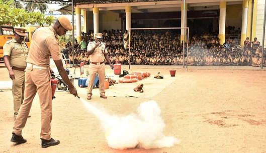 தீ தடுப்பு விதிகளைப் பின்பற்றுவோம்!